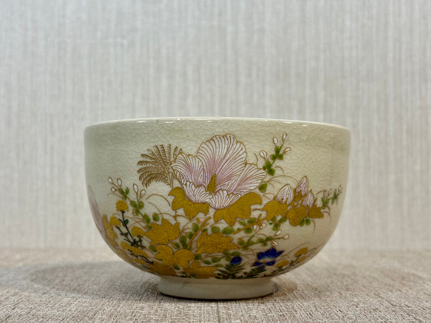 SBKTB238 九谷焼　翆東造　金彩色絵　秋草　茶碗