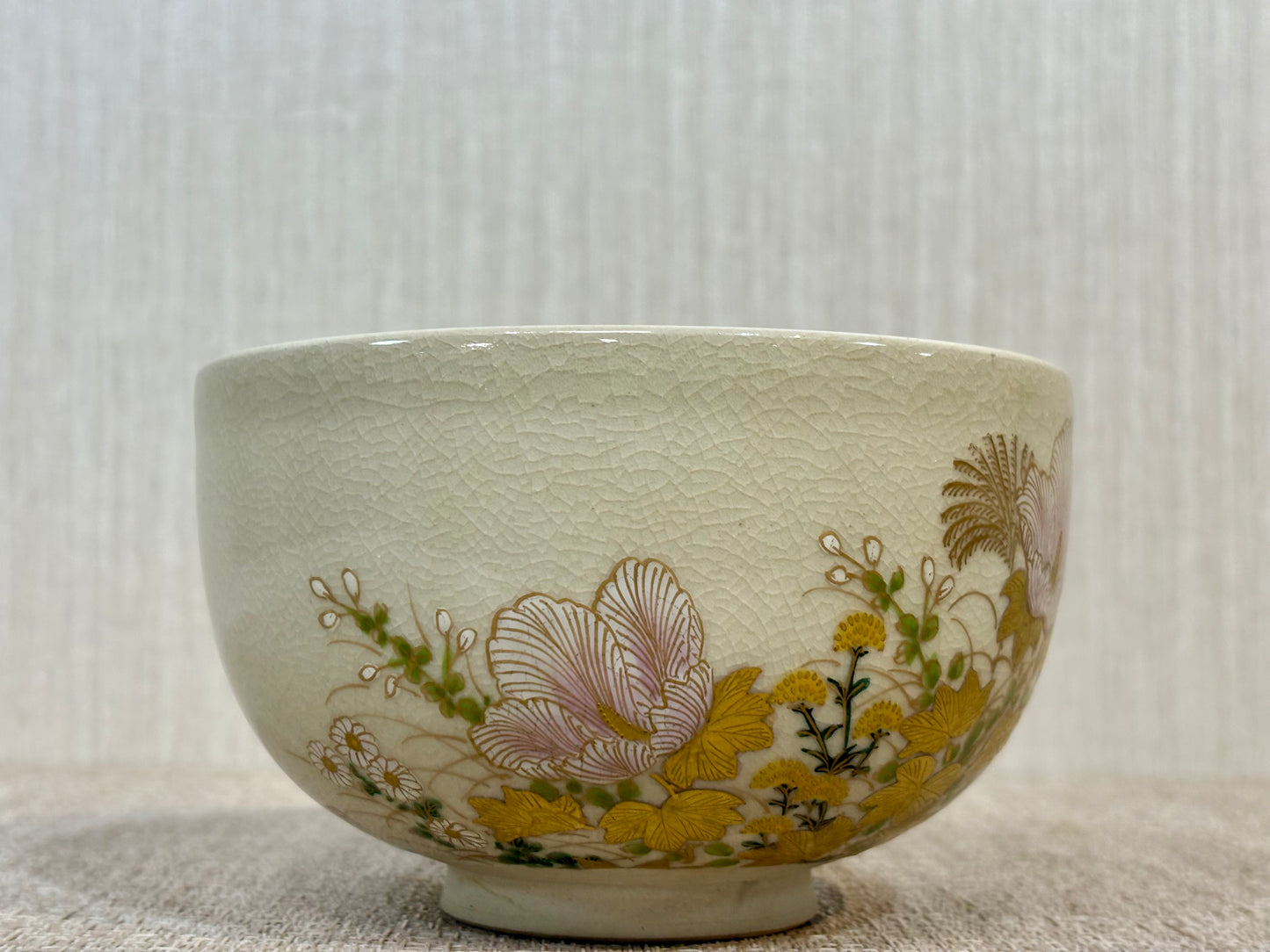 SBKTB238 九谷焼　翆東造　金彩色絵　秋草　茶碗