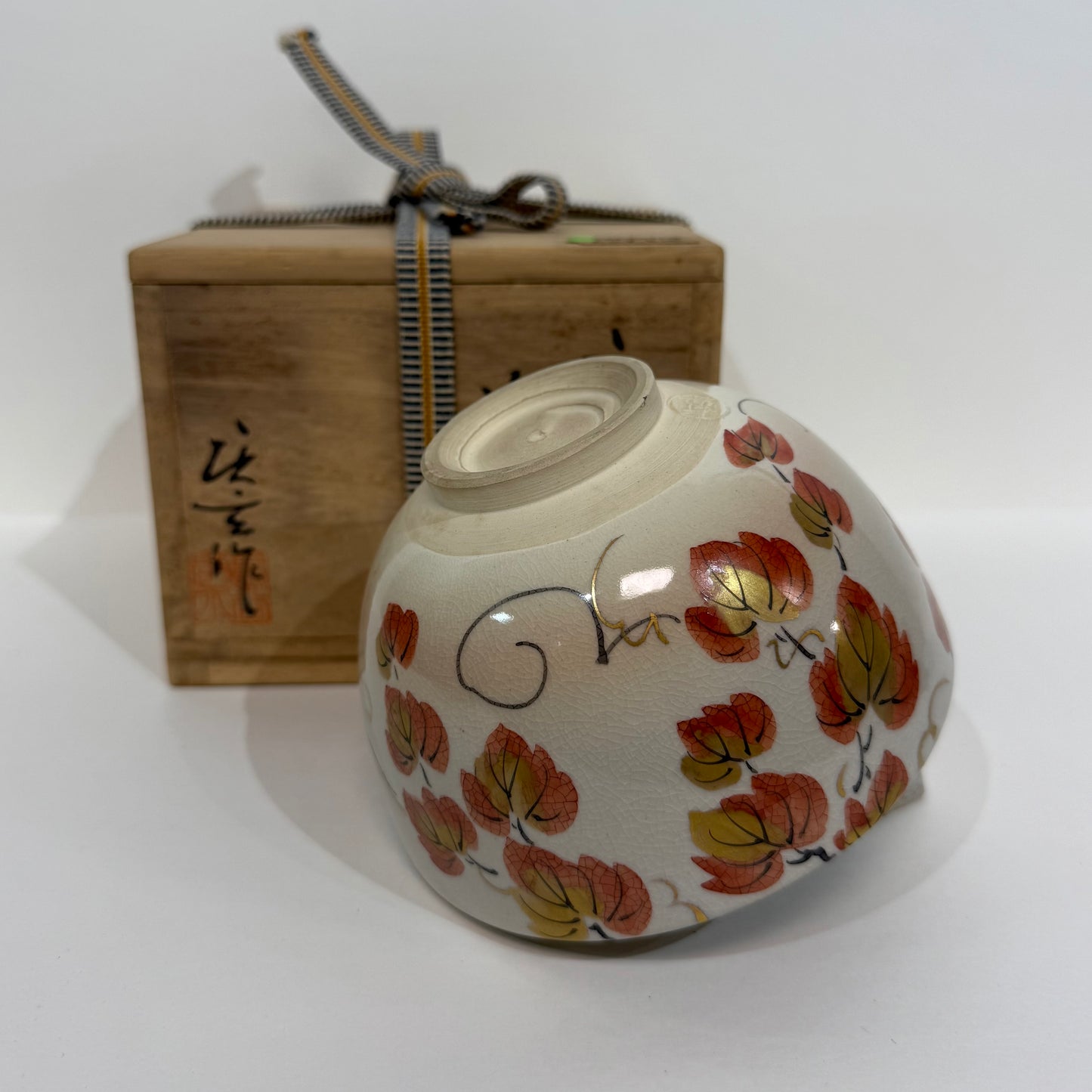 SBKTB117  色絵蔦茶碗